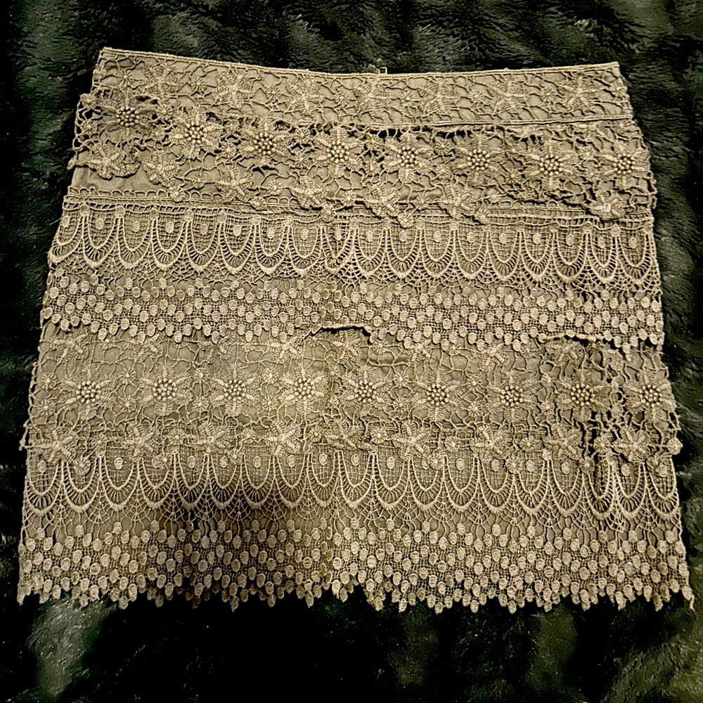 American eagle grey lace skirt